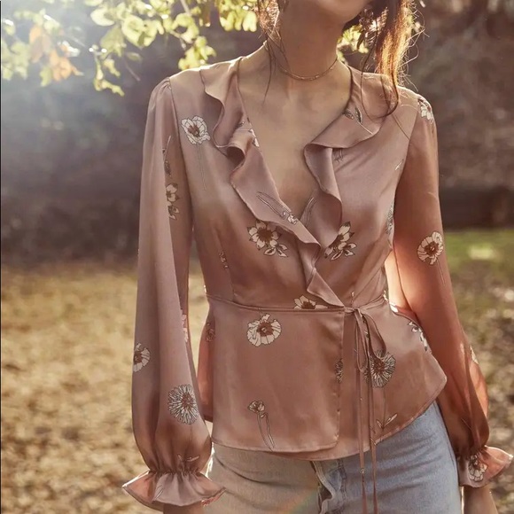 🎉HOSTPICK 🎉ASTR Pink Wrap Blouse size XS - Picture 1 of 6